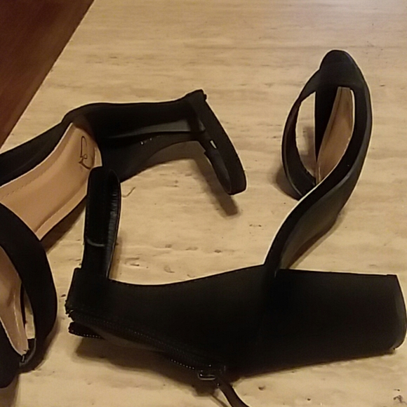 Heels - Picture 2 of 2